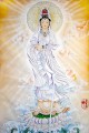 divinidad de la misericordia en las nubes budismo